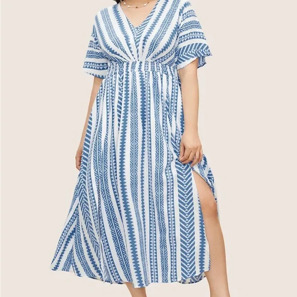 Size 18/20 – BloomChic Blue & White Geo Print Maxi Dress NWT - Picture 3 of 5